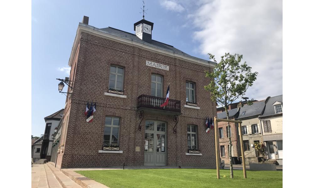 2 MAIRIE DEVANT.JPG